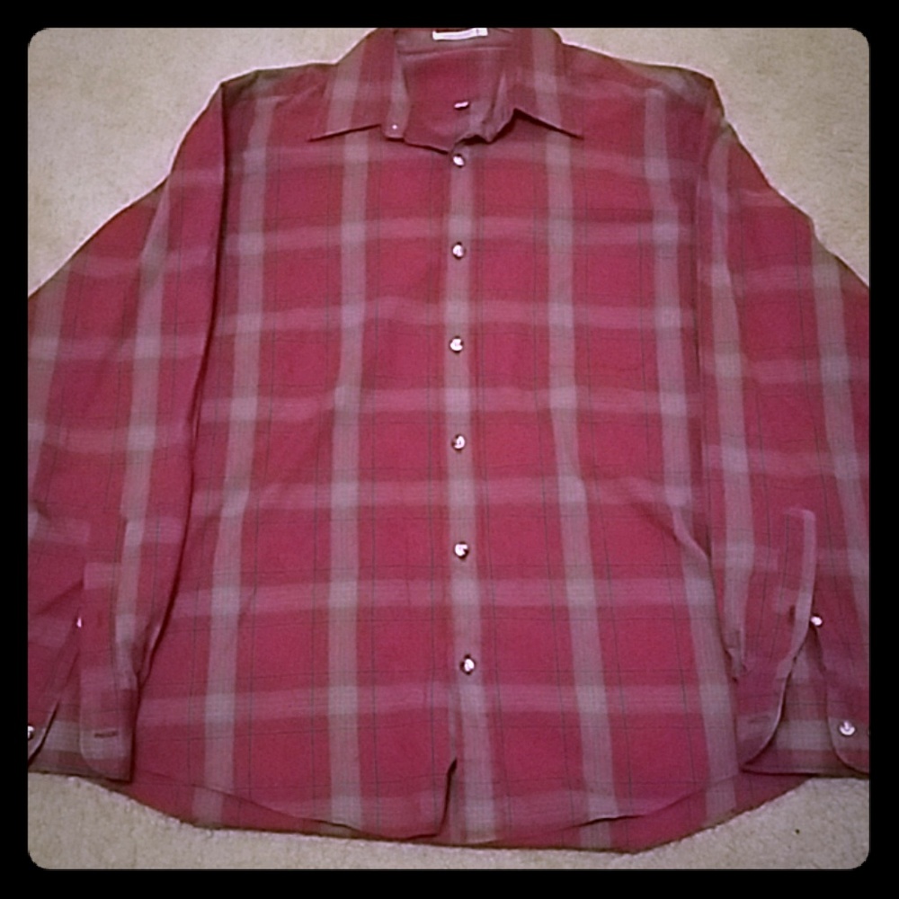 Plaid button-up long-sleeve